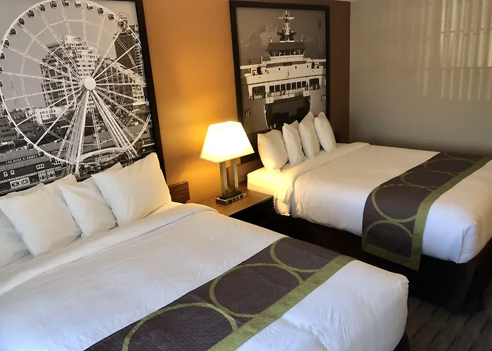 Super 8 By Wyndham Lynnwood