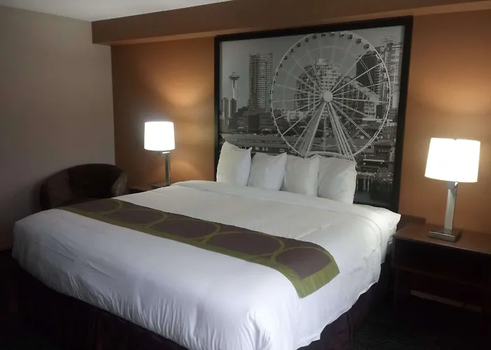 Super 8 By Wyndham Lynnwood