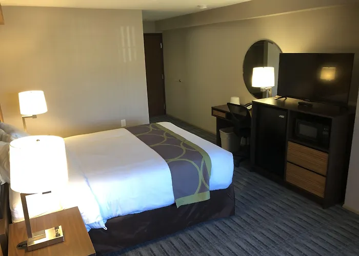 Super 8 By Wyndham Lynnwood