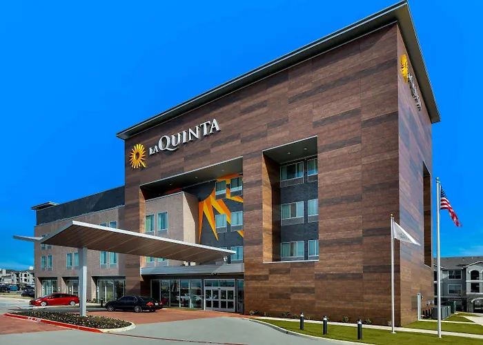 La Quinta Inn & Suites By Wyndham Dfw Airport West-Glade
