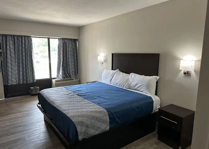 Oakwood Inn