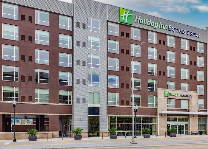 Holiday Inn Express & Suites - Lincoln Downtown By Ihg