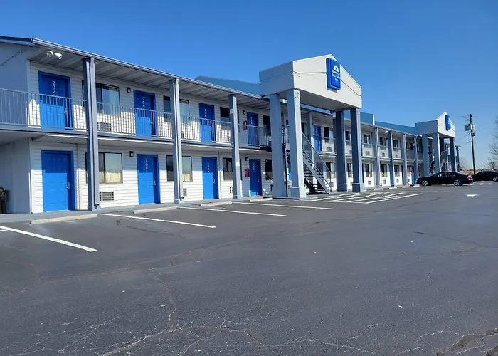Smokies Inn - New Linens & Ultrafast Wifi - Friendliest Hospitality Guaranteed!