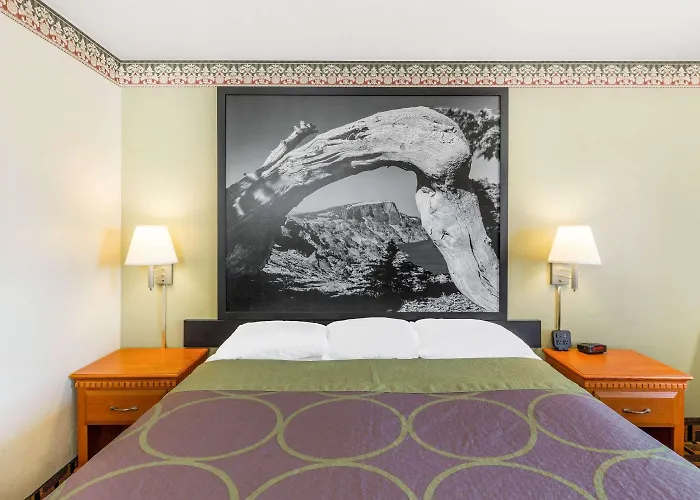 Super 8 By Wyndham Grants Pass