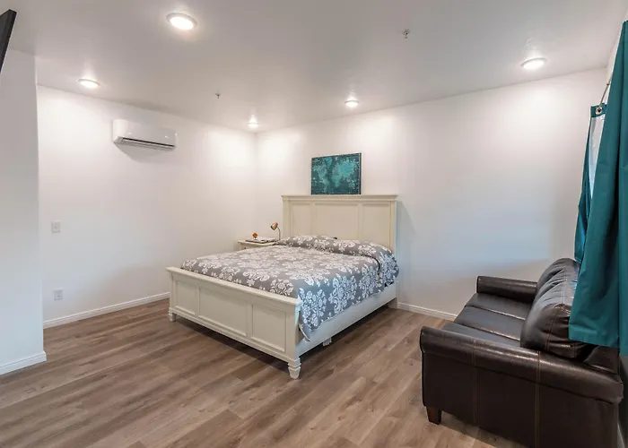 Hurricane Hideaway Lodging