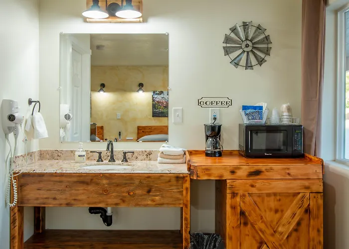 Hurricane Hideaway Lodging