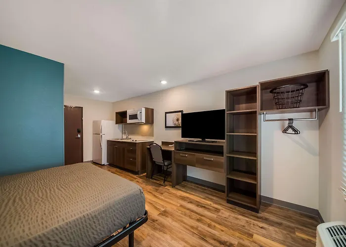 Woodspring Suites Inverness
