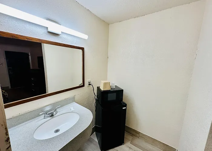 Economy Inn