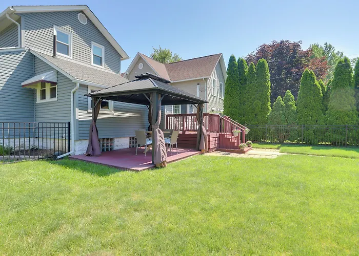 Vermilion Home - Walk To Main Street Beach!