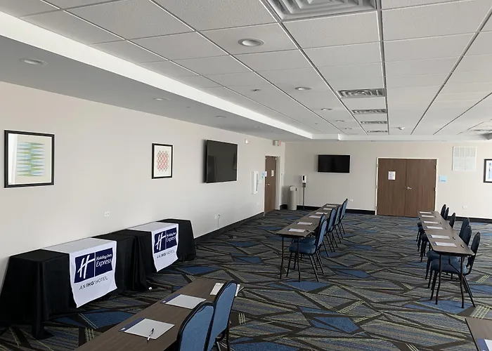 Holiday Inn Express & Suites Chicago - Hoffman Estates By Ihg