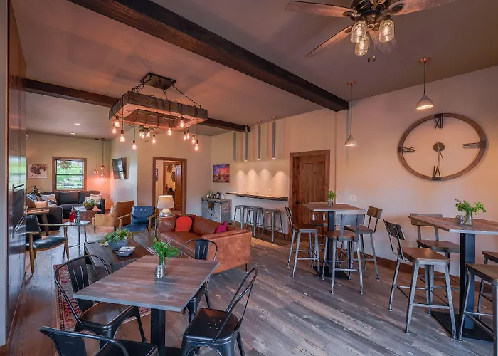Golden Stone Inn