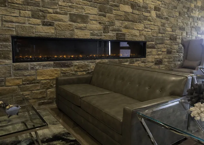 Cobblestone Hotel & Suites - Two Rivers
