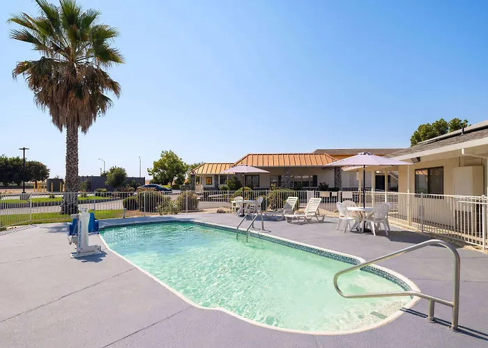 Super 8 By Wyndham Dunnigan