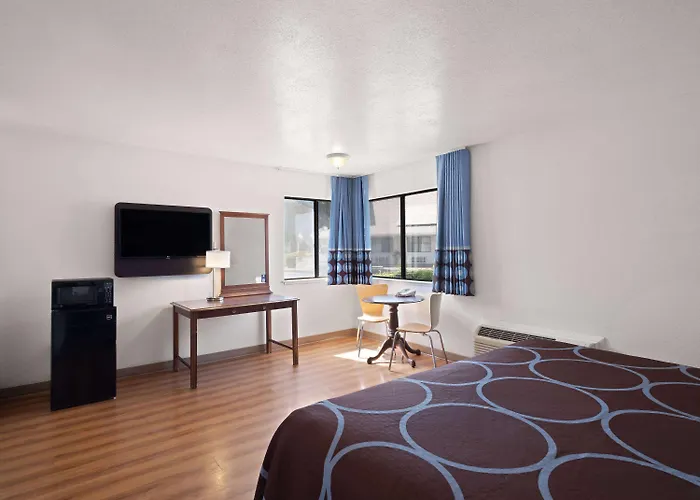 Super 8 By Wyndham Dunnigan