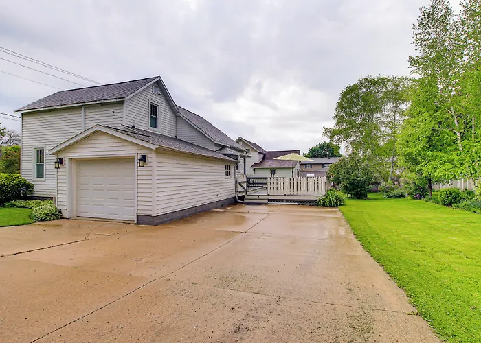 Lavish House W/ Patio - 2 Blocks To Green Lake!