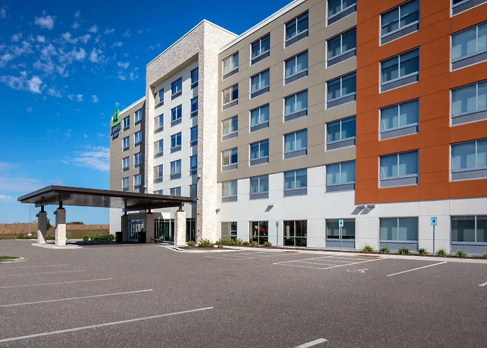 Holiday Inn Express & Suites - Beloit By Ihg