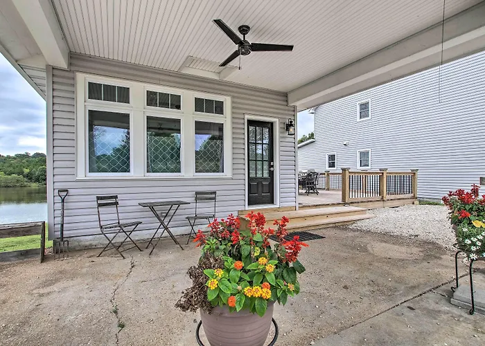 Lakefront Studio Guest Home On Hermann Wine Trail!