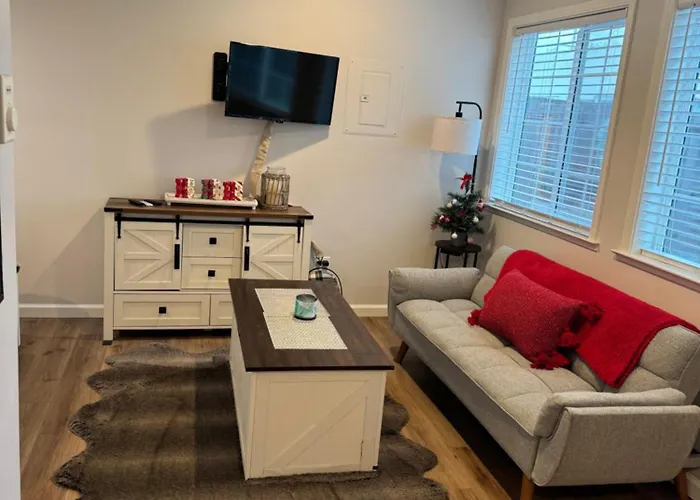 Private Cozy Retreat Near Downtown Salinas!