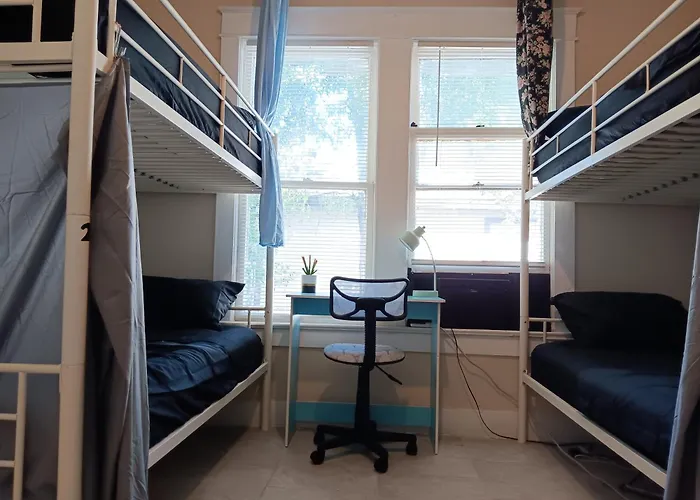 Hostel Tampa, 15 Minutes To Airport, Near Ybor City, Self Check-In