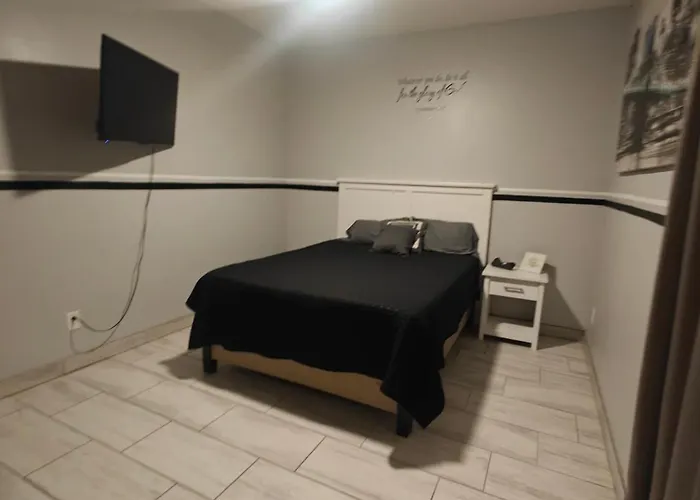 Lovely White Grey Home 3 Bedrooms