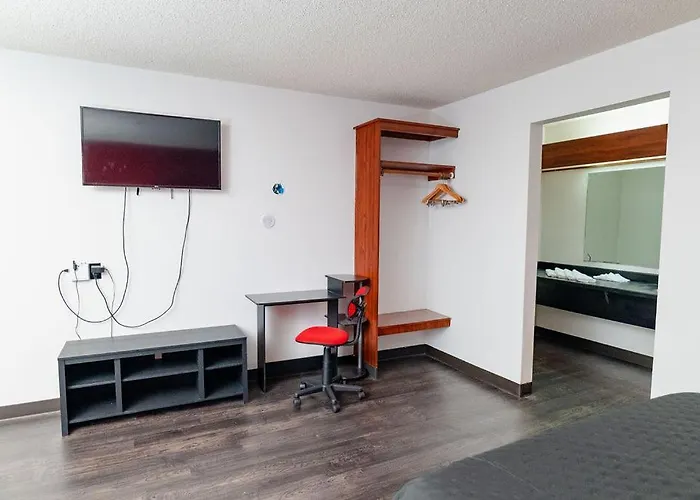 Rose City Inn & Suites