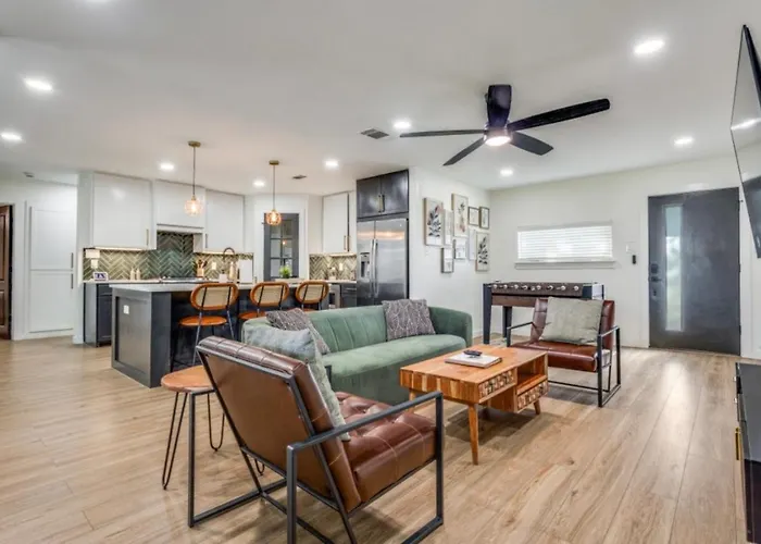 Luxury Oasis 4B 2B Jacuzzi Pet Friendly