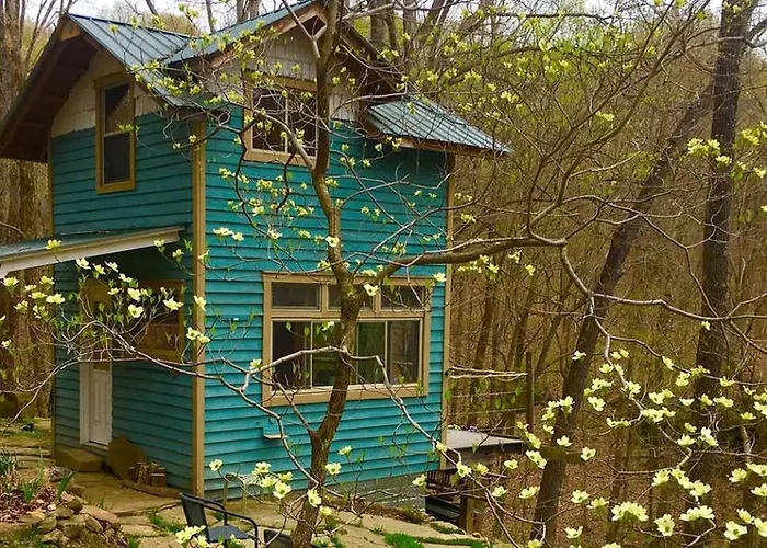 Rustic Off-Grid Cabin Getaway Near Wayne National Forest, Ohio