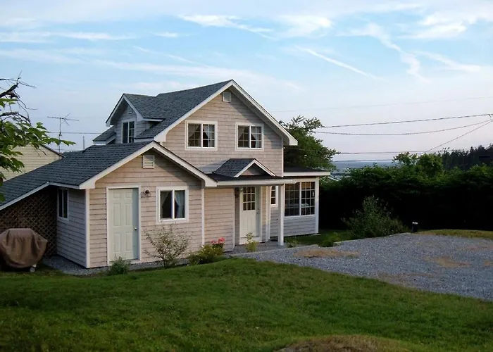 Scenic Cottage Rental Near The Beach On Casco Bay, Maine