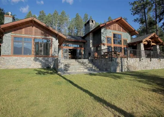 Lakeside Vacation Rental With Stunning Views And Spacious Interior On Flathead Lake, Montana