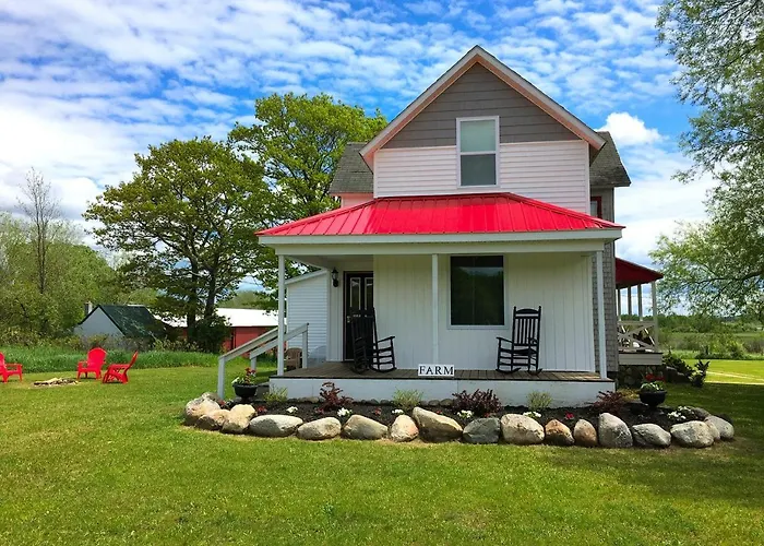 Historic Vacation Rental On Acres Of Farmland Near Aloha State Park, Michigan