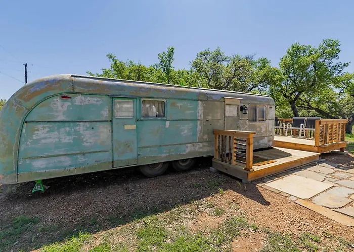 Charming Luxurious Airstream Beautifully Design With Indoor Bath In Texas