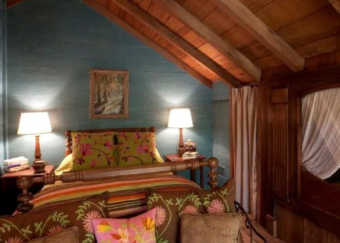 Scenic Bed And Breakfast Accommodation On Lake Martin Near Lafayette, Louisiana
