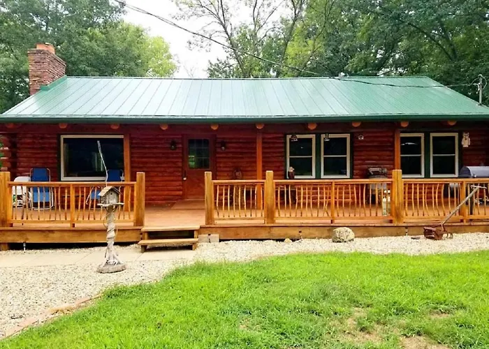 Charming Log Cabin Getaway With Private Hot Tub Near Decatur, Illinois