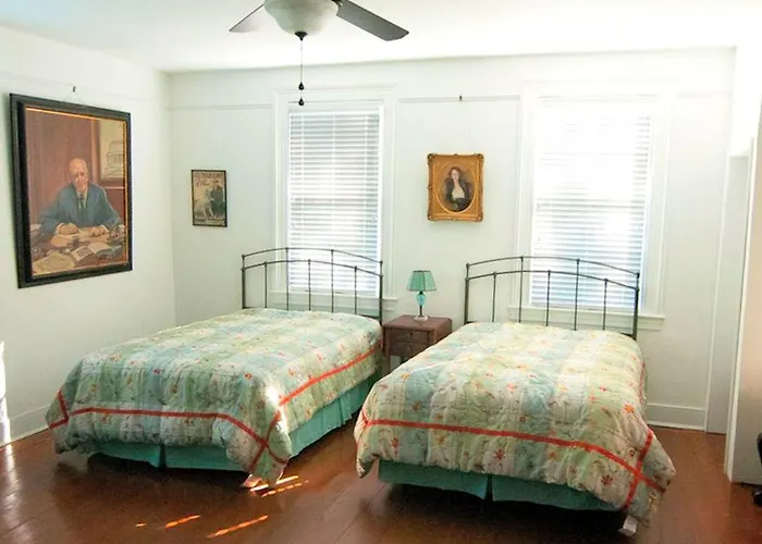 Family-Friendly Waterfront Getaway With A Swimming Pool And Dock In Cambridge, Maryland