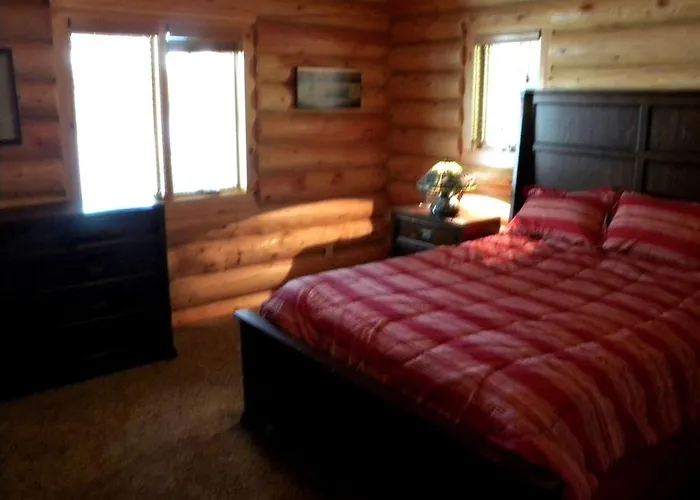 Island Cabin Rental With Fireplace And Pool Table Near Voyageurs National Park, Minnesota