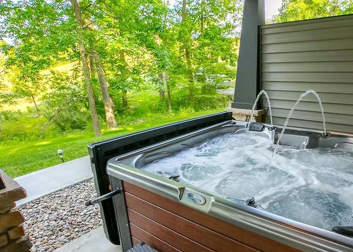 Sweet Private Cabin With Jacuzzi And Fire Pit In Ohio