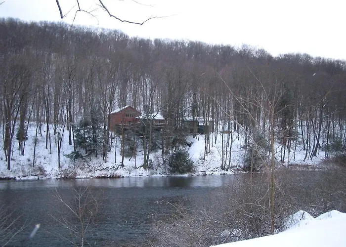 Beautiful Cabin With Hot Tub Surrounded By Trees In Confluence, Pennsylvania