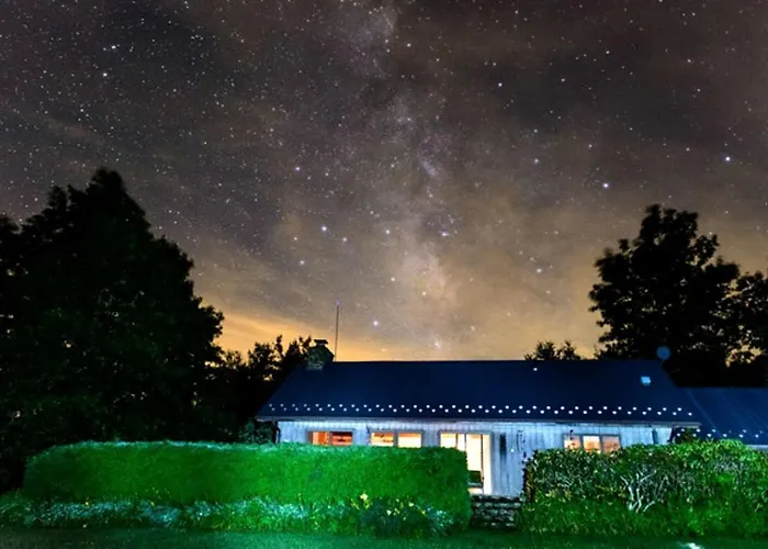 Secluded Cabin Nestled In The Woodlands Of Meadows Of Dan, Virginia