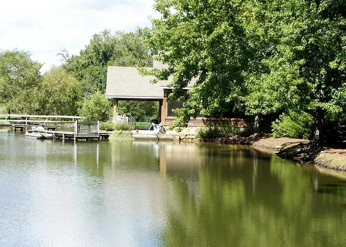 Delightful Vacation Cabin For Unique Getaway Near Macon, Georgia