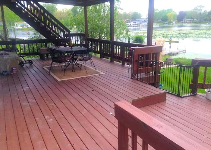 Lakeside Vacation Rental With Hot Tub Near Fort Wayne, Indiana