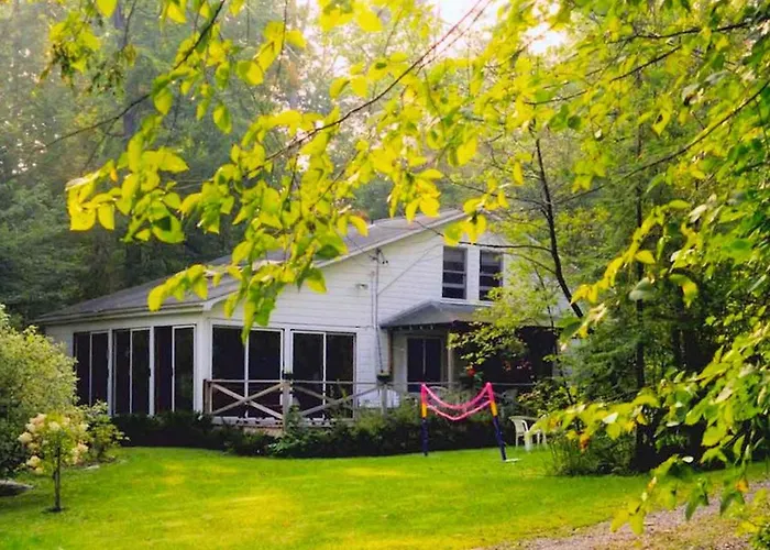 Charming Cabin With Serene Lake Views For A Family Getaway Near Pittsfield, Massachusetts