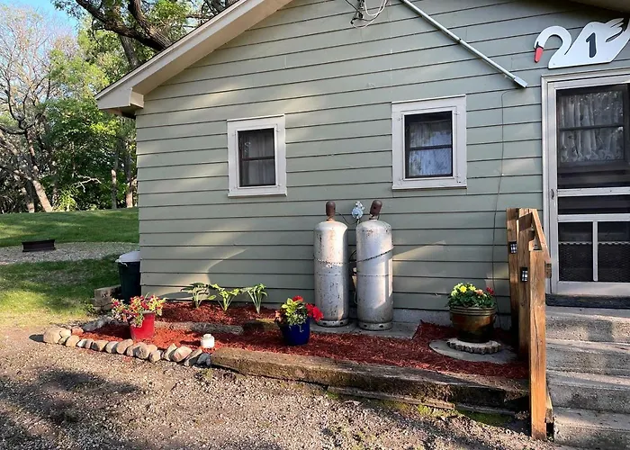 Cute Lakeside Cabins For Glamping Stays In Fergus Falls, Minnesota