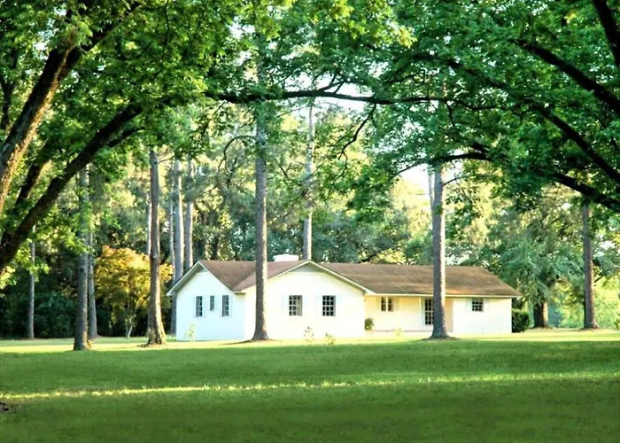 Magnificent Three-Bedroom Cottage Rental Near Downtown Bainbridge, Georgia