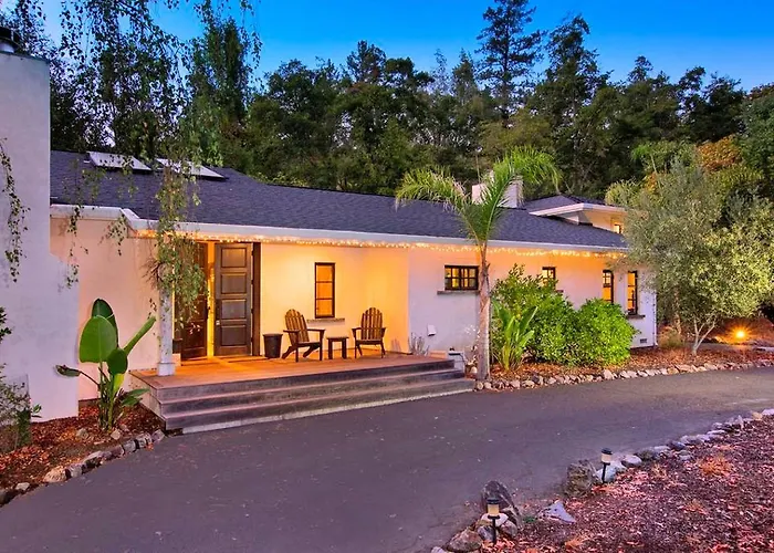 Elegant Kenwood Accommodation With A Pool Ideal For Luxury Sonoma County Getaways