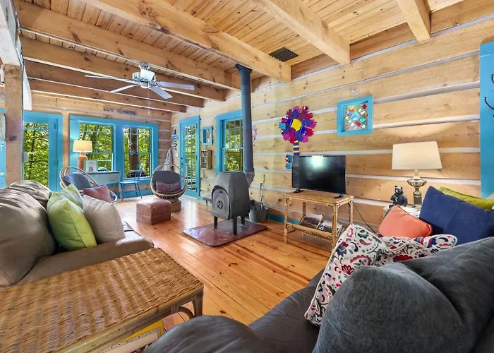 Beautiful Rustic Cabin Surrounded By Nature With Incredible Views And A Wrap-Around Deck For An Amazing Glamping Experience In Marshall, Nc