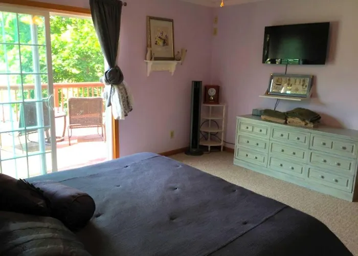 Lakeside Vacation Rental With Hot Tub Near Fort Wayne, Indiana