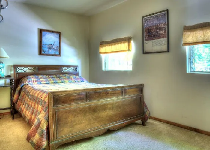 Luxurious And Modern One-Bedroom Cabin Rentals For Two In Somerset, Kentucky