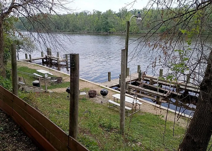 Cozy Riverside Cabin Rental With Fishing Access On Wolf River, Wisconsin