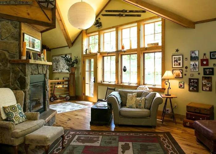 Charming Ski-In/Ski-Out Family Cabin On Black Mt., New Hampshire
