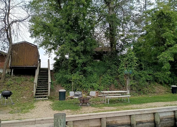 Cozy Riverside Cabin Rental With Fishing Access On Wolf River, Wisconsin